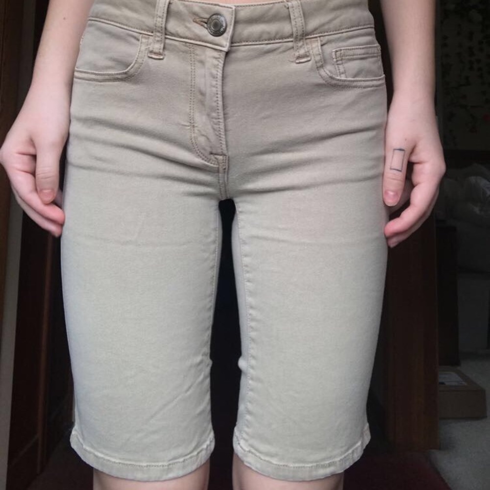 American Eagle bermuda stretch khakis